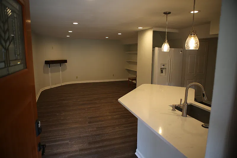 1 bed, 1000 sqft, $1,900 — Photo 2