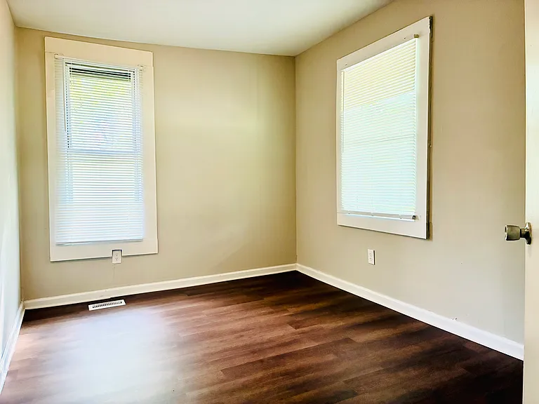 202 W Sullivan St — Photo 13