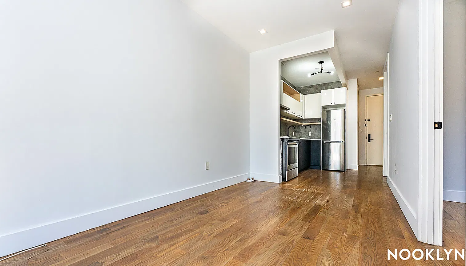 916 Bergen St — Photo 1
