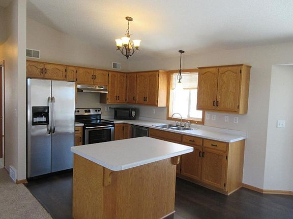 3rd image of 585 Sunwood Park Dr