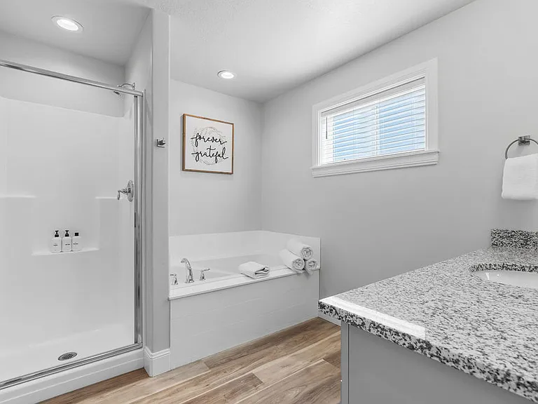 231 W Seasons Ln — Photo 32