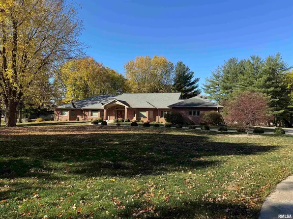 2020 N Broad St, Galesburg, IL 61401