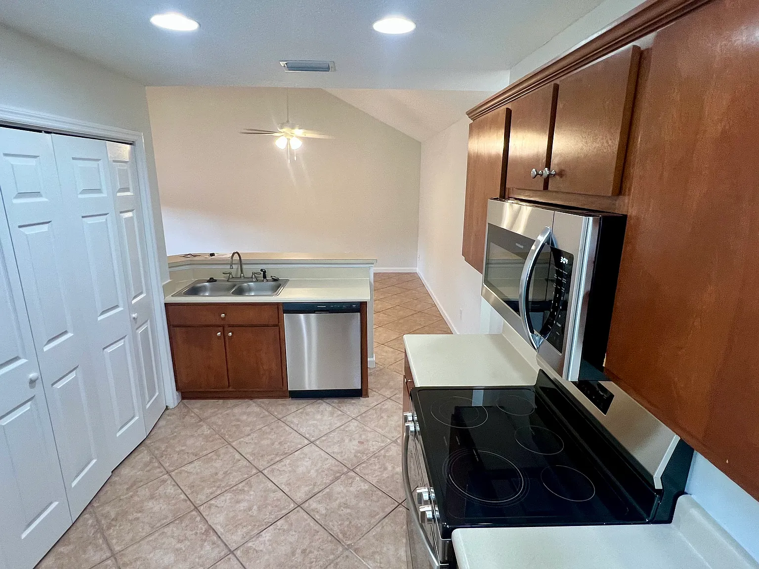 317 Windridge Drive — Photo 4
