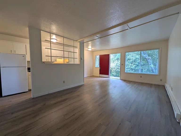 West Slope Apartments — Photo 9