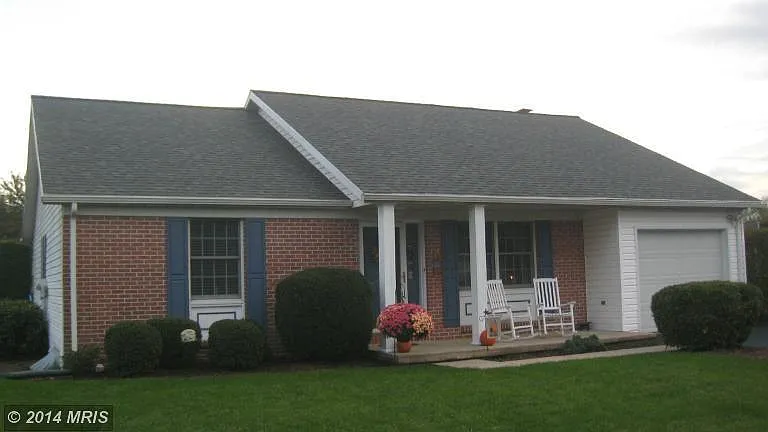 1604 Magnolia Ct photo 1