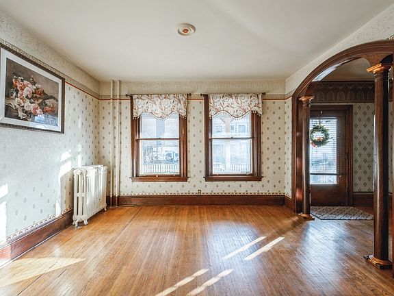 4th image of 105 N Kenilworth Ave