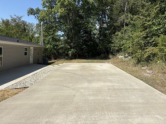 4th image of 398 Hiwassee Rd