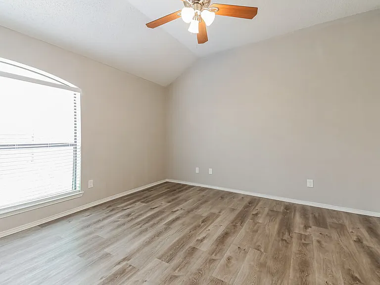 701 Park View Ave — Photo 10