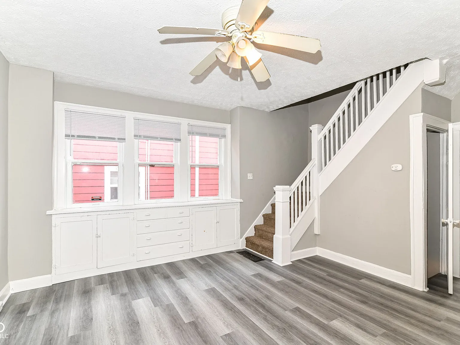 3 bed, 1.5 bath, 2352 sqft, $1,495 — Photo 3