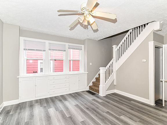 3rd image of 3043 Broadway St
