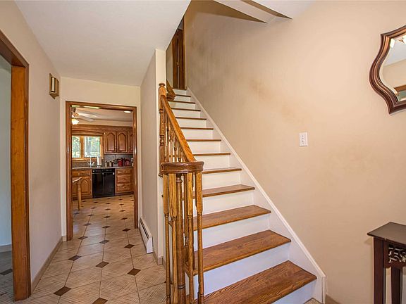 3rd image of 10 Willow Pl