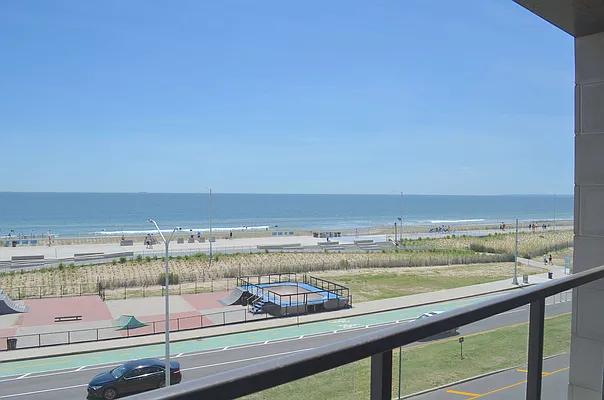 Sold by Carolyn C Redmond, LREB | media 4