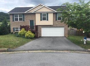 203 Azalea Rdg, Johnson City, TN 37601