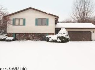 6565 Crownpointe Dr SW, Byron Center, MI 49315