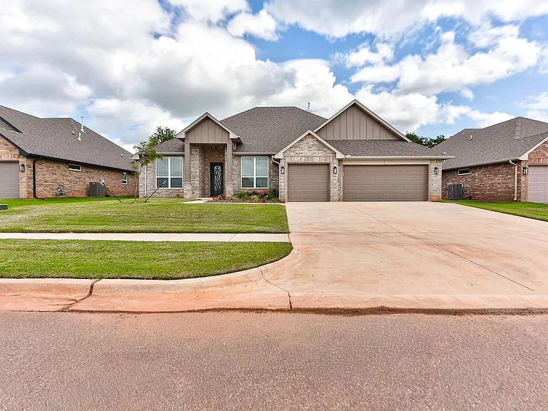 3027 Pescara Dr — Photo 4