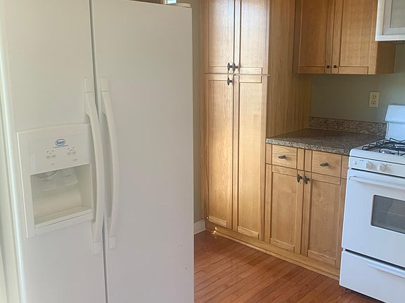 4th image of 6590-6590 Wellington Sq