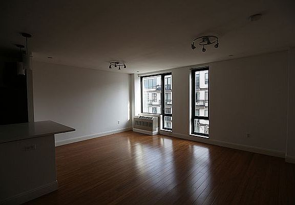 2nd image of 832 De Kalb Ave #2J