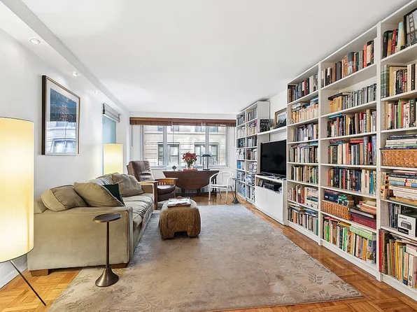 301 E 22nd St APT 3PR, New York, NY 10010