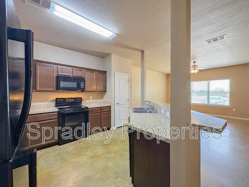 The Greens at 205 Loop — Photo 4