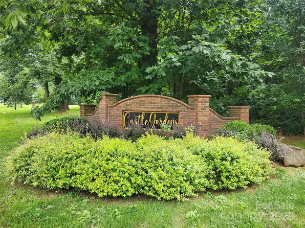 9843 Drawbridge Dr, Charlotte, NC 28215