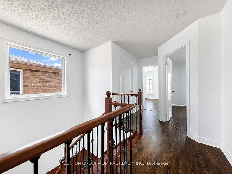 189 Warwick Cres #UPPER — Photo 13