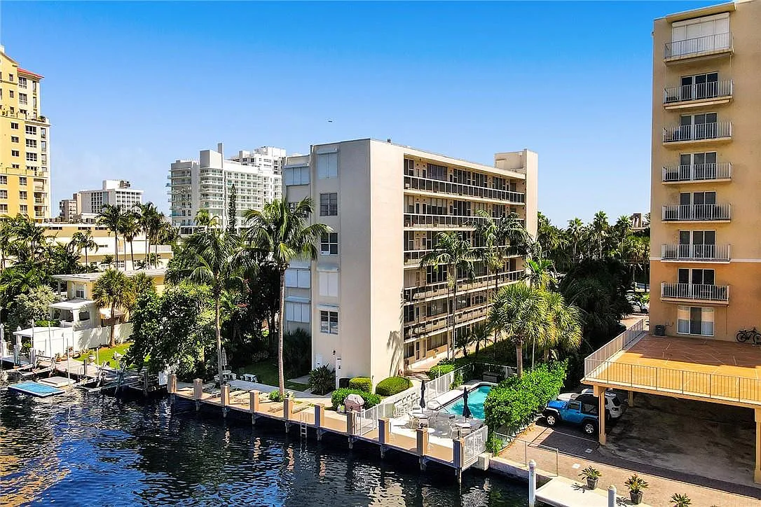 1 bed, 1.0 bath, 831 sqft, $4,800 — Photo 2