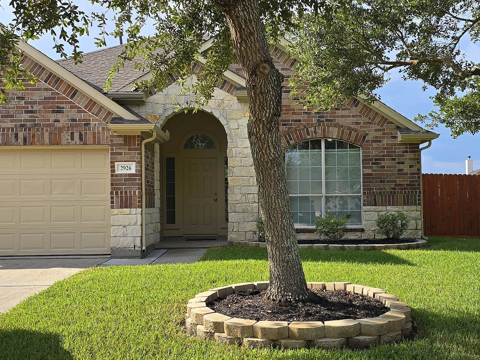 3 bed, 1568 sqft, $2,200 — Photo 2