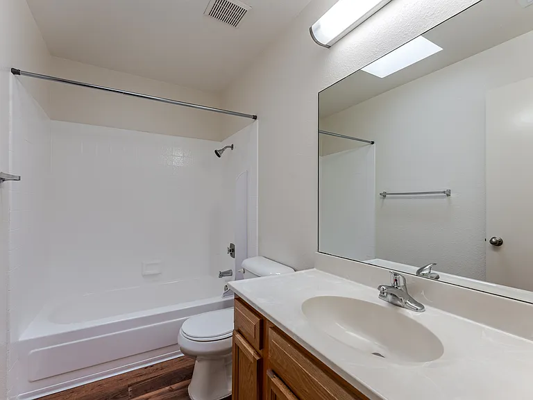 Hilleary Park - Military Housing — Photo 15