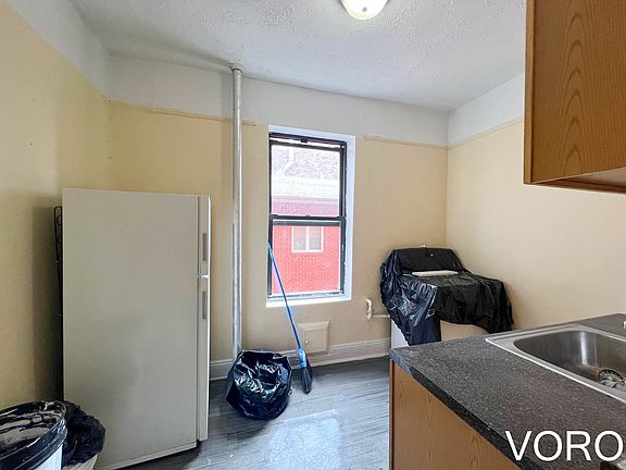 4th image of 1322 44th St APT B11