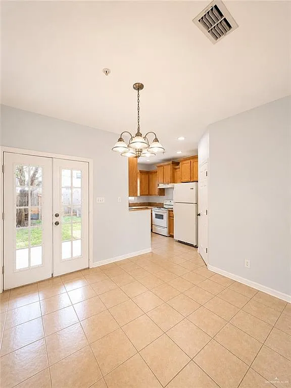 3 bed, 2.5 bath, 1050 sqft, $1,050 — Photo 4