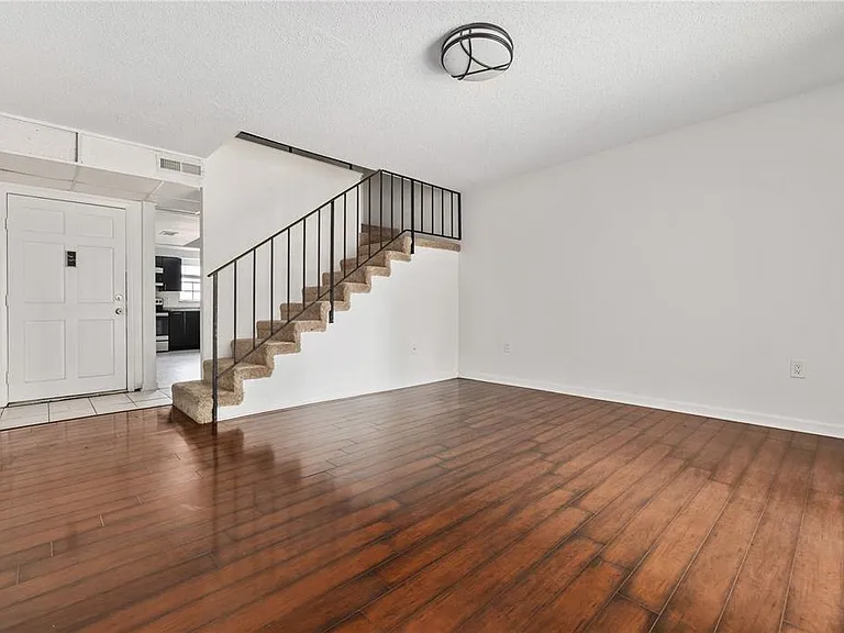 14414 Reuter Strasse Cir #212 — Photo 4