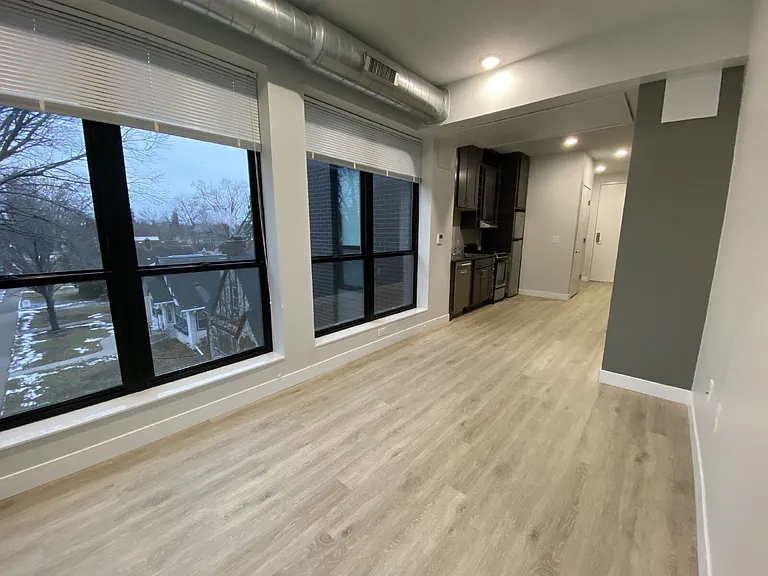 3325 E 52nd St #203 — Photo 2