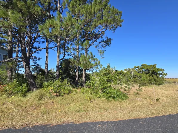 121 Harbour Key Dr, Saint Helena Island, SC 29920