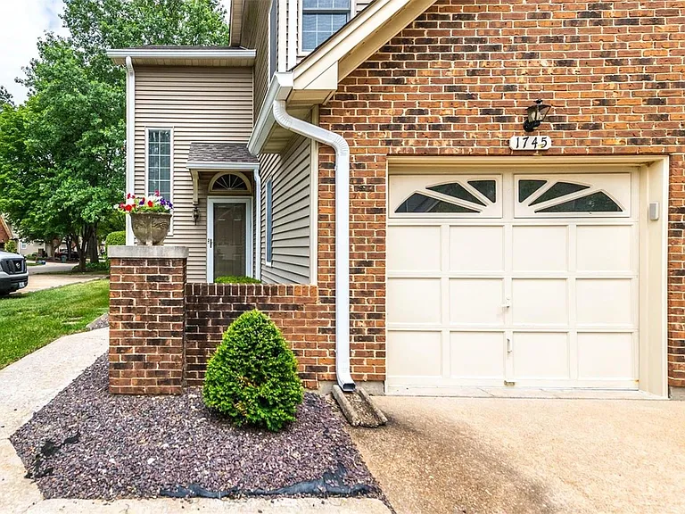1745 Blue Oak Dr — Photo 16