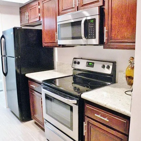 1424 Amherst Ave — Photo 1