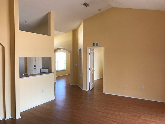 4th image of 711 Terranova Ave