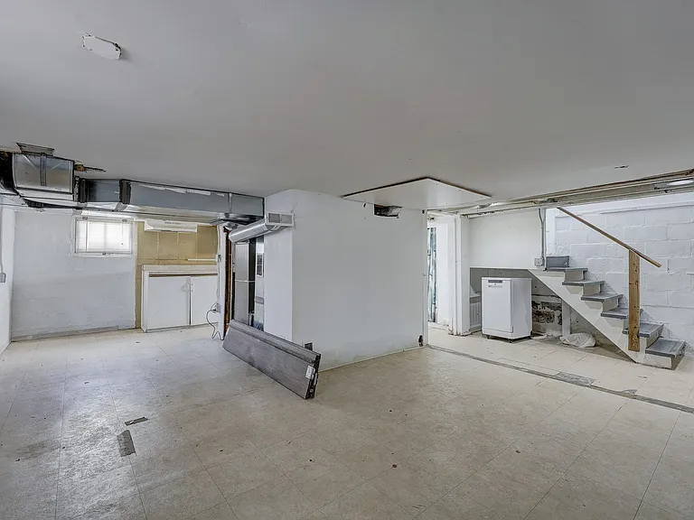 813 S Center St — Photo 30