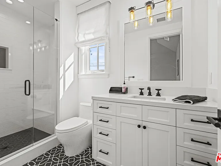6671 Dume Dr — Photo 32