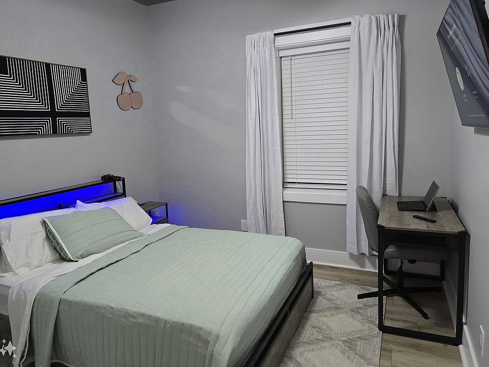 2nd image of 1315 Gorrell St #5