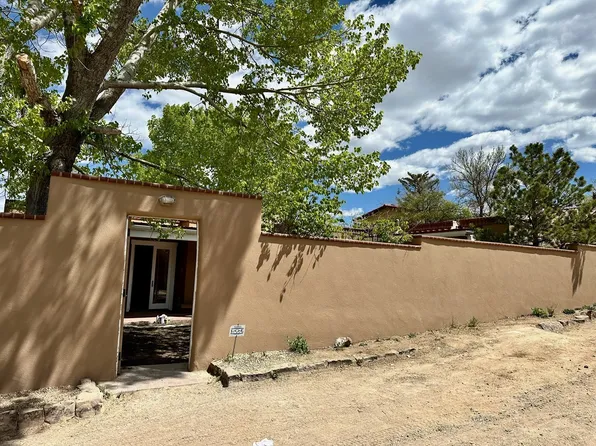 117 Vigil Ln, Santa Fe, NM 87505