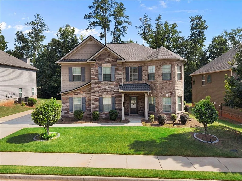 4 bed, 2.5 bath, 2630 sqft, $2,450 — Photo 2