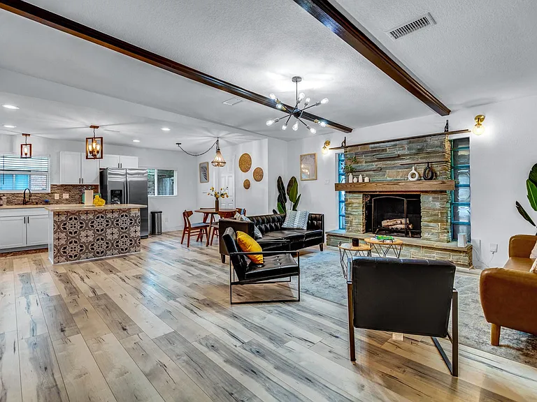 5918 Lattimer Dr — Photo 2