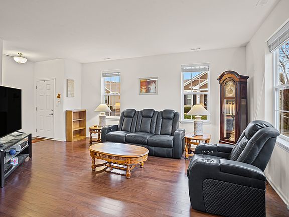 4th image of 1594 Hannah Ln #1112