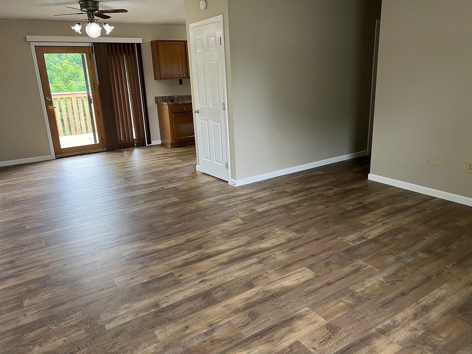 3 bed, 1.5 bath, 1100 sqft, $1,300 — Photo 2