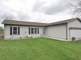 1209 S Hickory Ln, Elkhorn, WI 53121