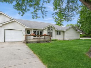 6913 Roseland Dr, Urbandale, IA 50322