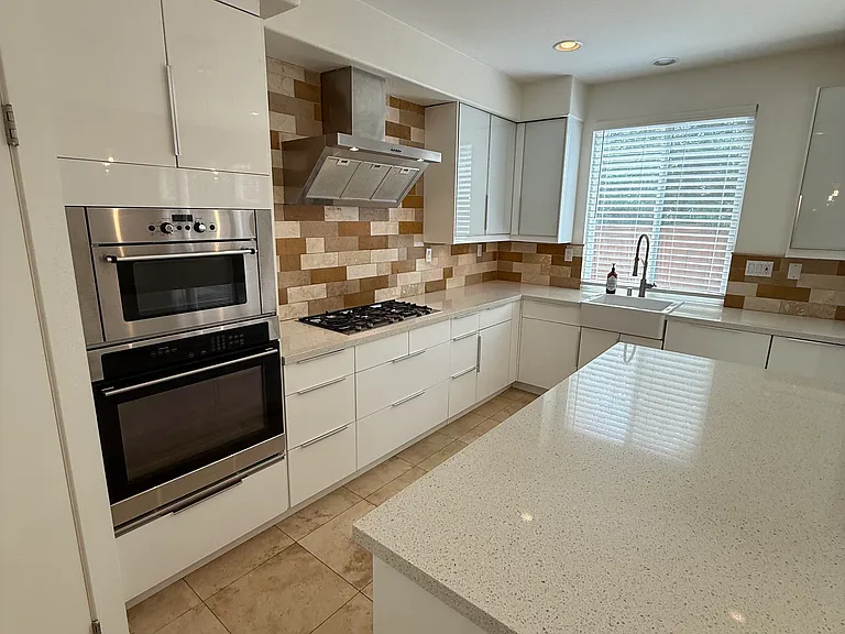 556 Rocking Horse Dr — Photo 8