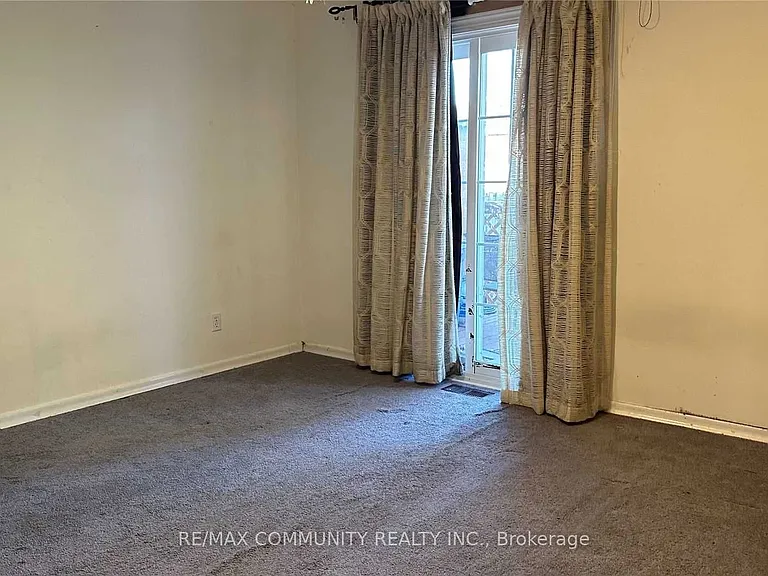 11 Ingrid Dr — Photo 8