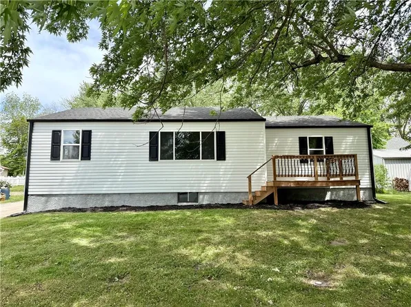 305 S 2nd St, Savannah, MO 64485