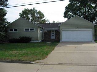 2823 Southland St SW, Cedar Rapids, IA 52404